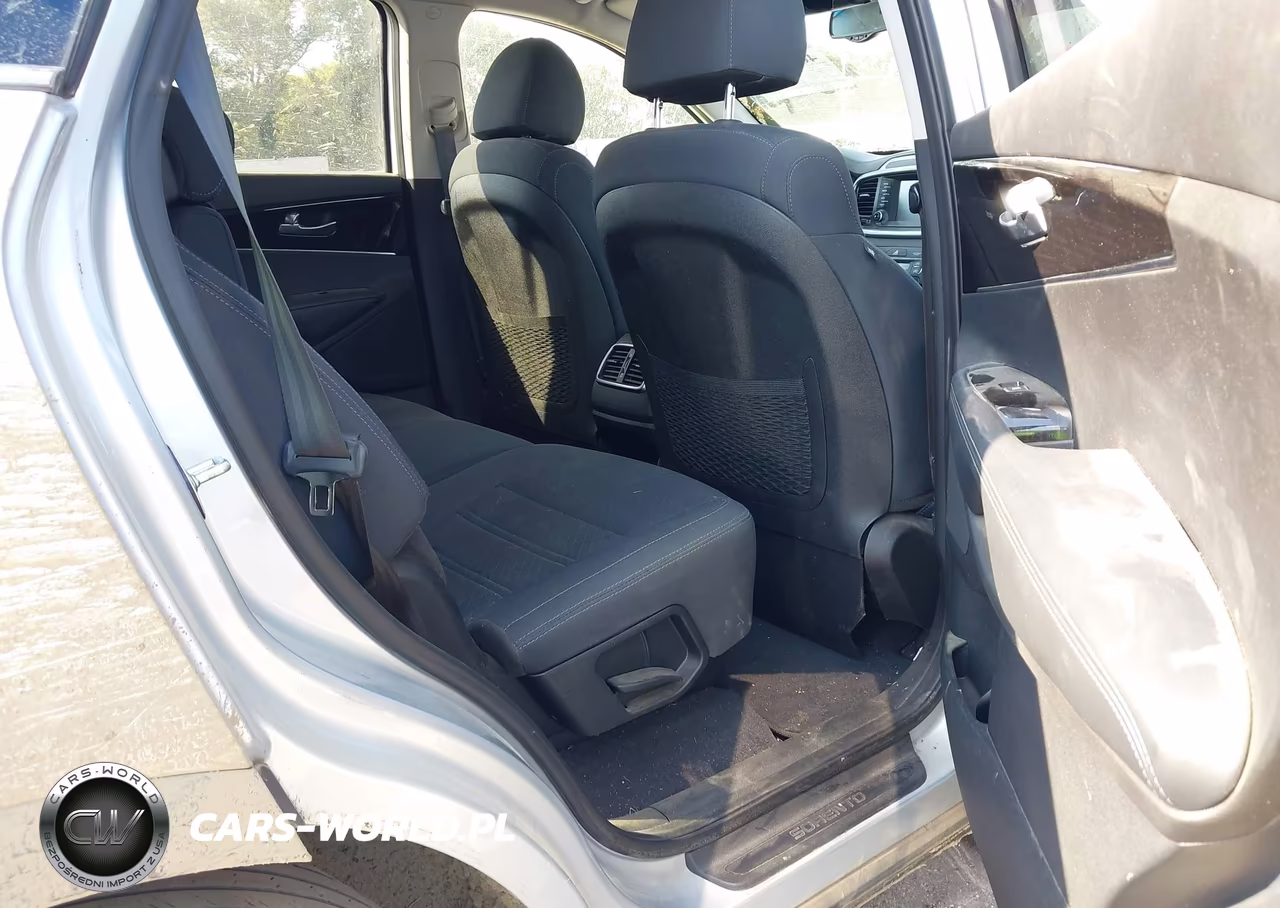 2019 Kia Sorento 3.3L Lx VIN:5XYPG4A54KG493271 - 8