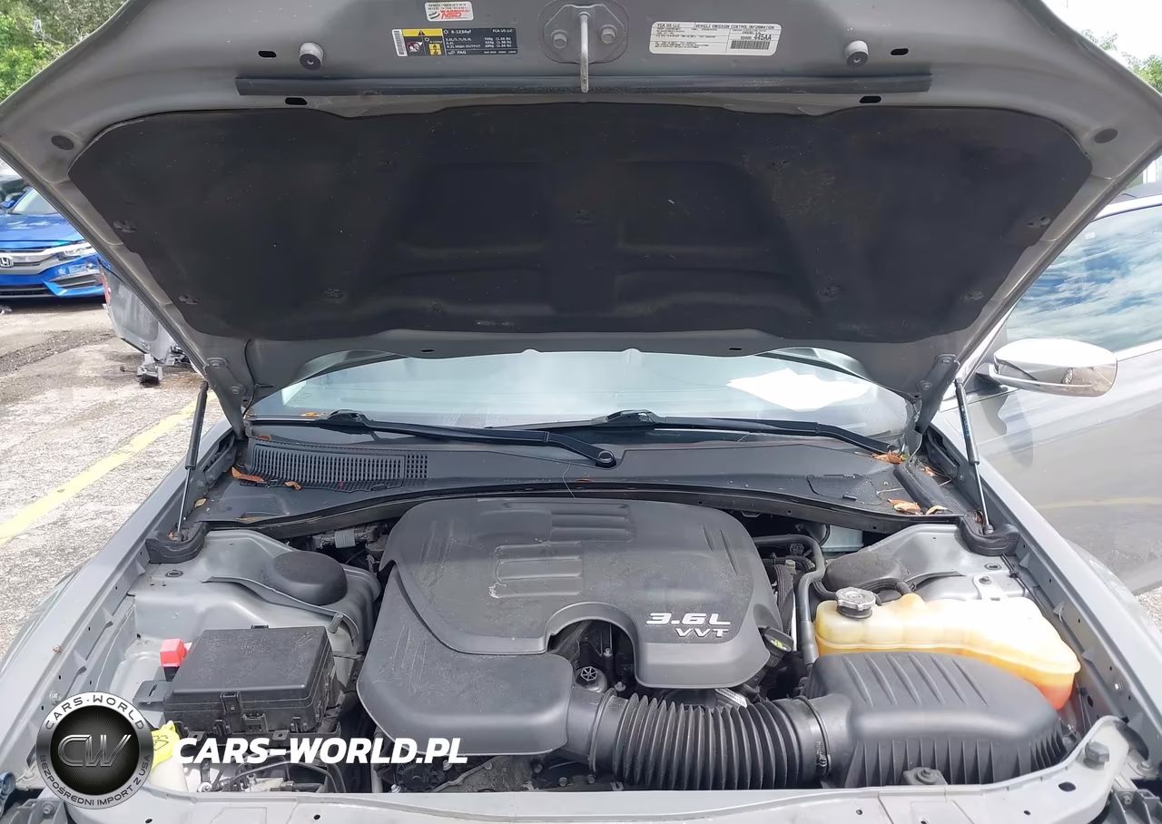 2019 Chrysler 300 Limited VIN:2C3CCAEG0KH606076 - 10