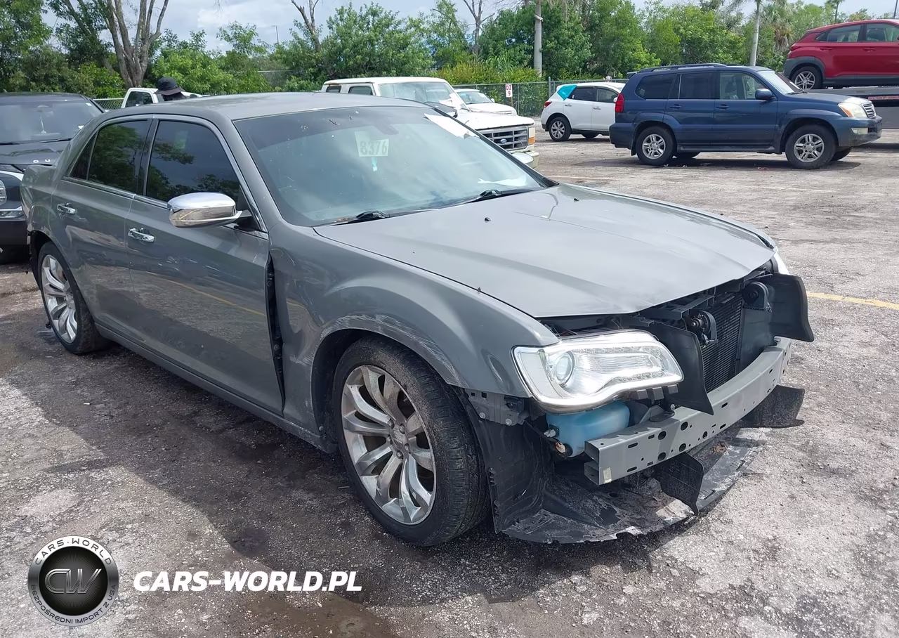 2019 Chrysler 300 Limited VIN:2C3CCAEG0KH606076 - 18