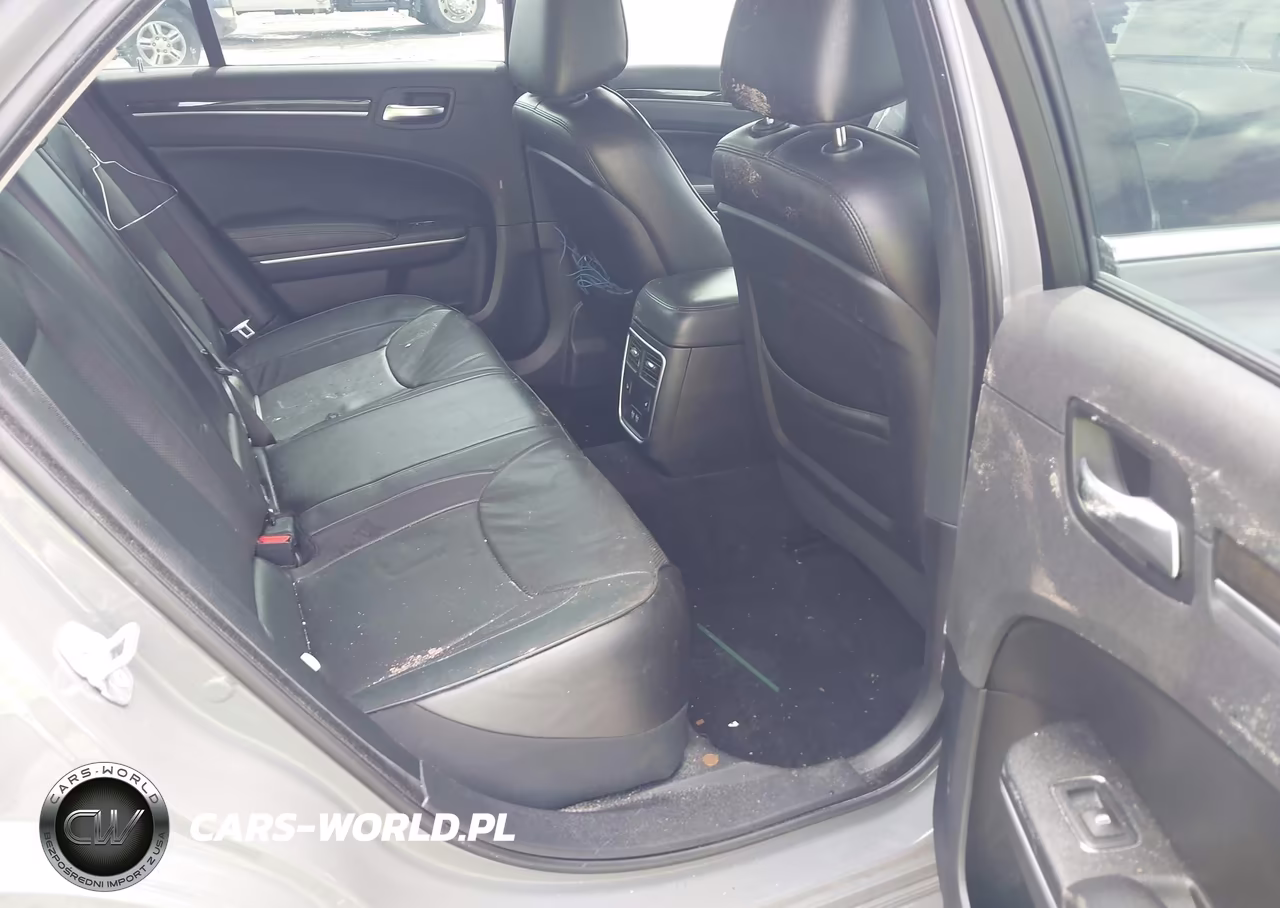 2019 Chrysler 300 Limited VIN:2C3CCAEG0KH606076 - 8