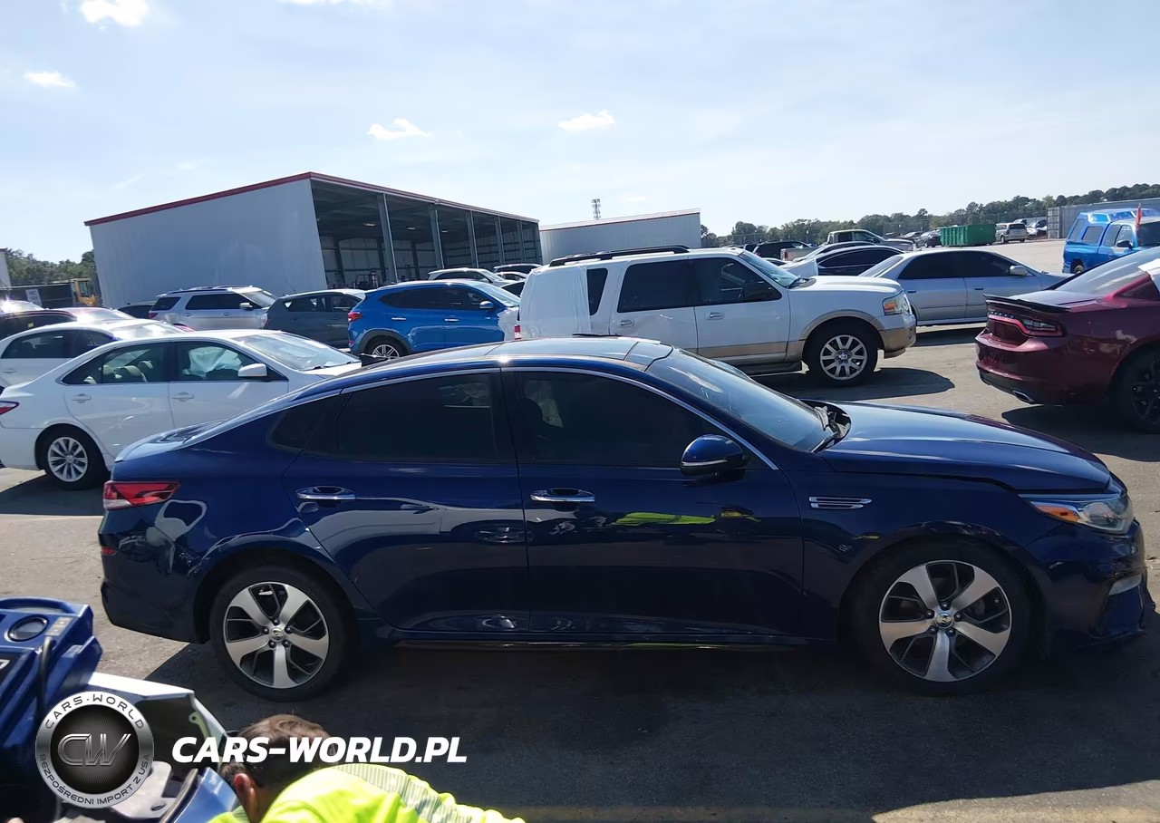 2019 Kia Optima S VIN:5XXGT4L30KG375438 - 14