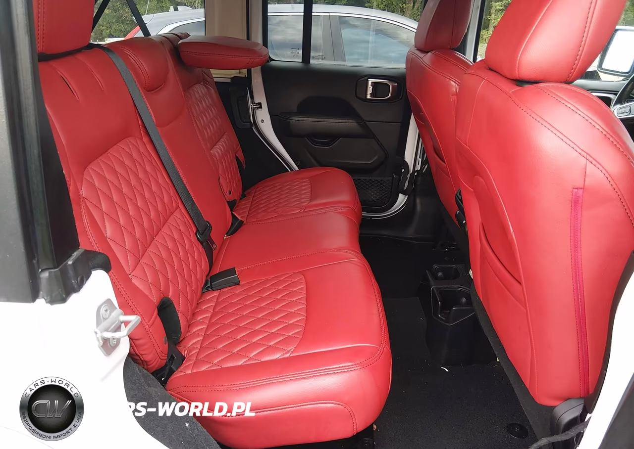 2019 Jeep Wrangler Unlimited Sahara 4X4 VIN:1C4HJXEG8KW528402 - 8