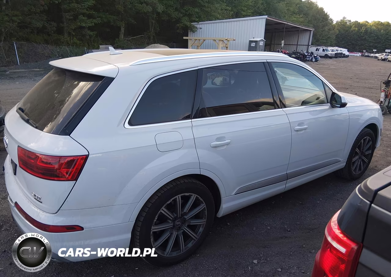 2017 Audi Q7 3.0T Premium VIN:WA1LAAF76HD000071 - 13
