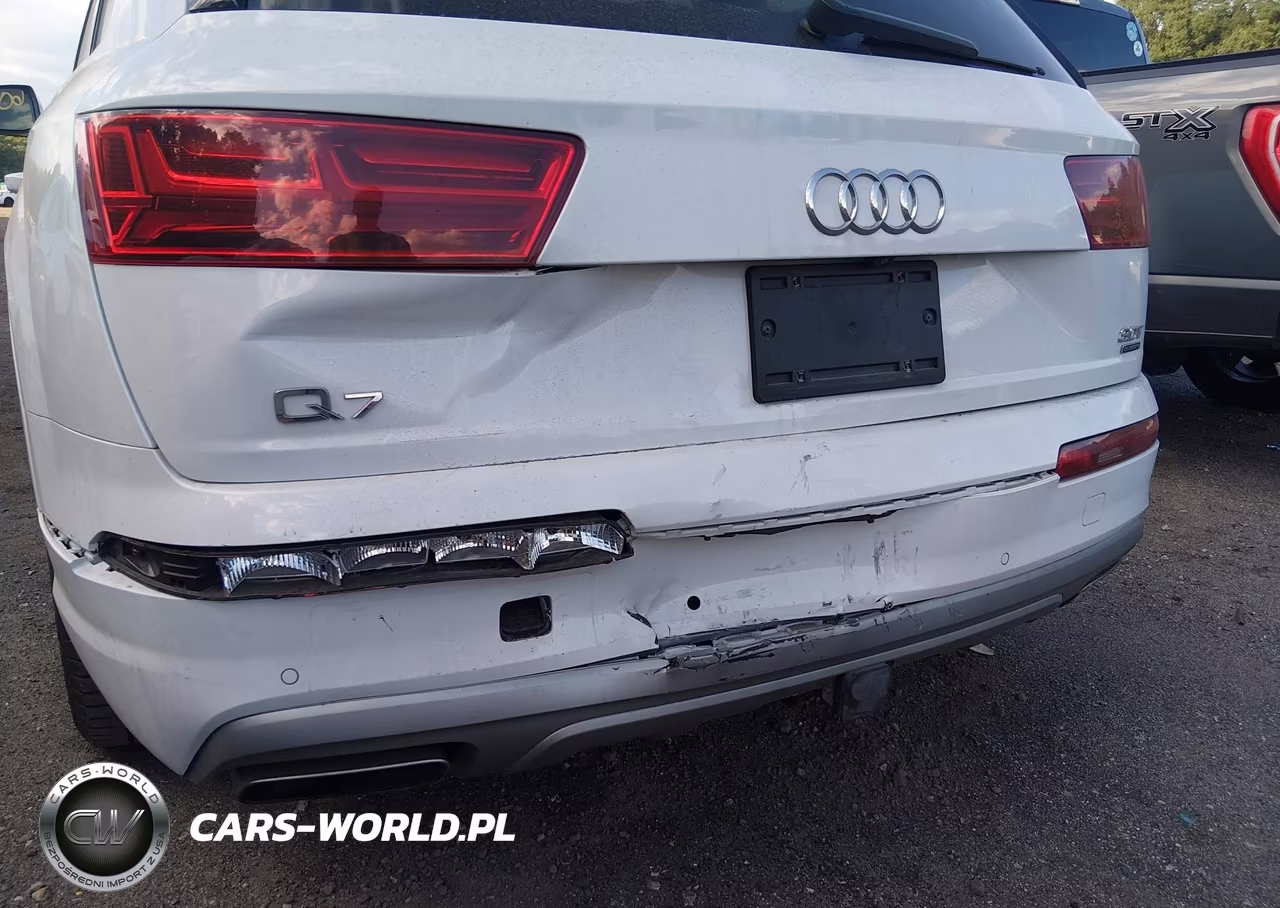 2017 Audi Q7 3.0T Premium VIN:WA1LAAF76HD000071 - 6