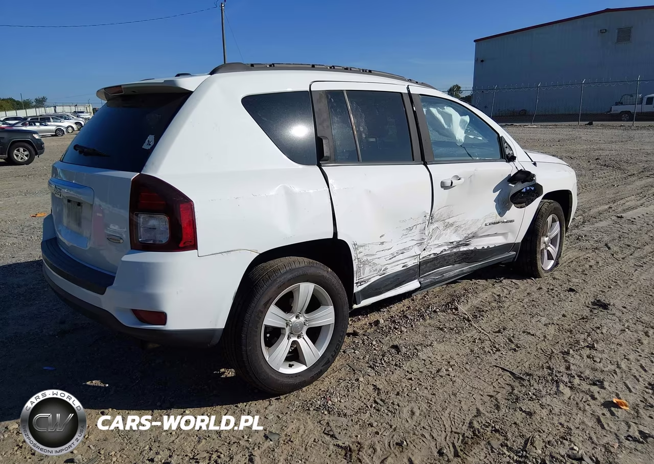 2016 Jeep Compass Latitude VIN:1C4NJDEB5GD773053 - 4