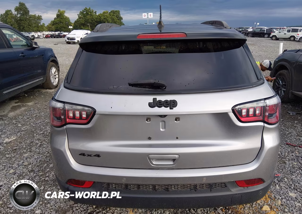 2018 Jeep Compass Altitude 4X4 VIN:3C4NJDBB4JT316305 - 16