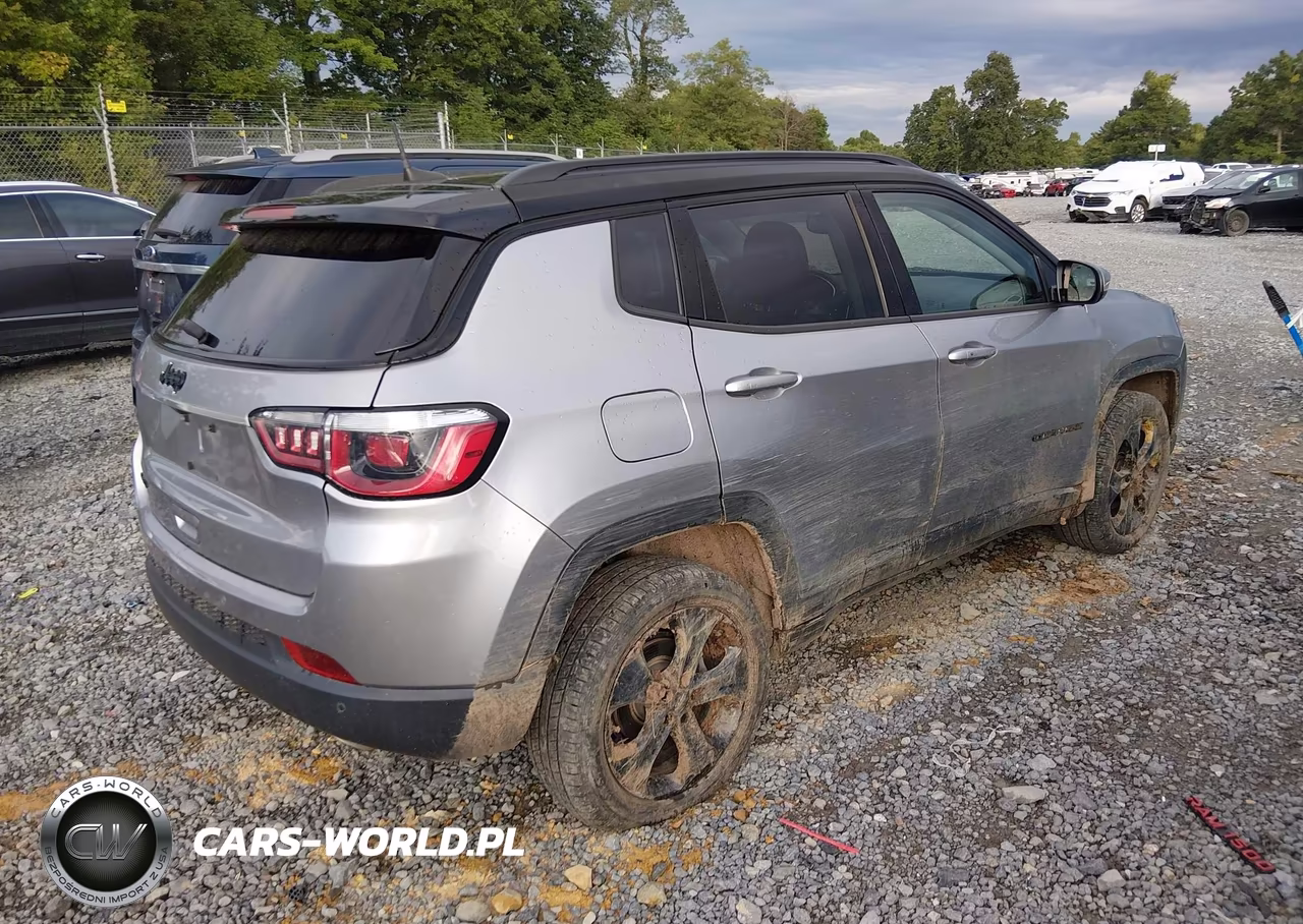 2018 Jeep Compass Altitude 4X4 VIN:3C4NJDBB4JT316305 - 4
