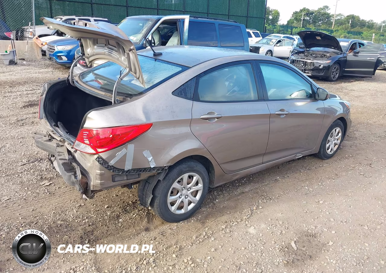 2014 Hyundai Accent Gls VIN:KMHCT4AE1EU685692 - 4