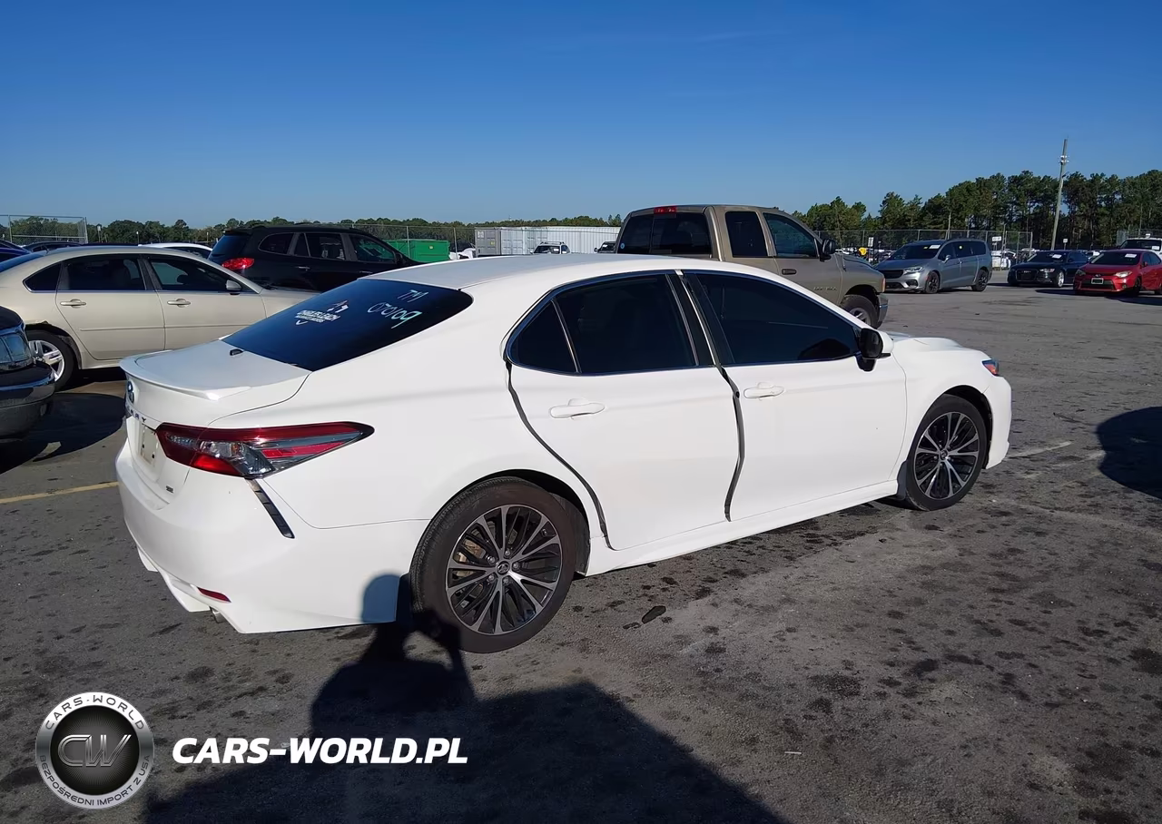 2018 Toyota Camry Se VIN:JTNB11HK0J3070109 - 4