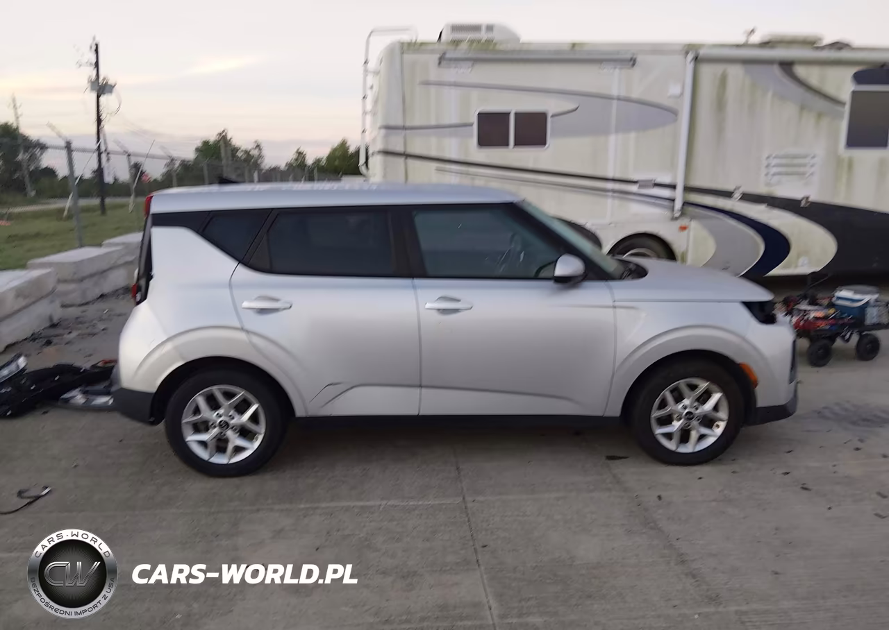 2021 Kia Soul S VIN:KNDJ23AU5M7770600 - 13