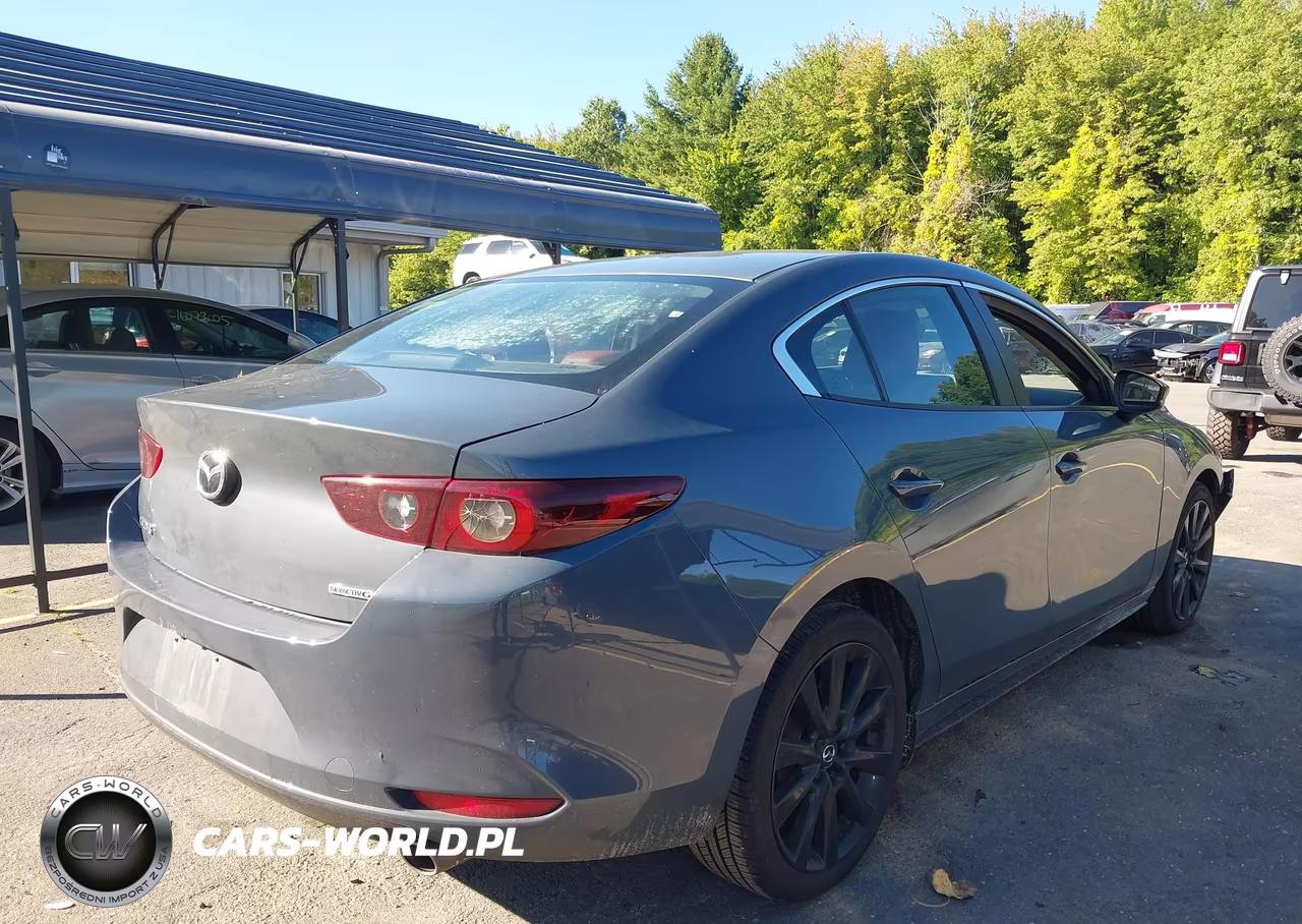 2022 Mazda Mazda3 Carbon Edition VIN:3MZBPACL9NM318605 - 4