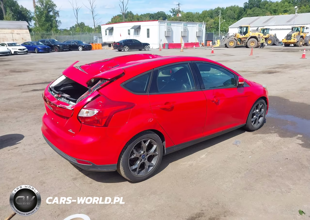 2014 Ford Focus Se VIN:1FADP3K2XEL443667 - 4