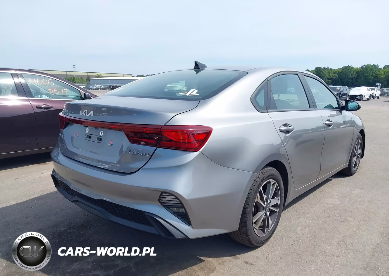 2022 Kia Forte Lxs VIN:3KPF24AD5NE437066 - 4