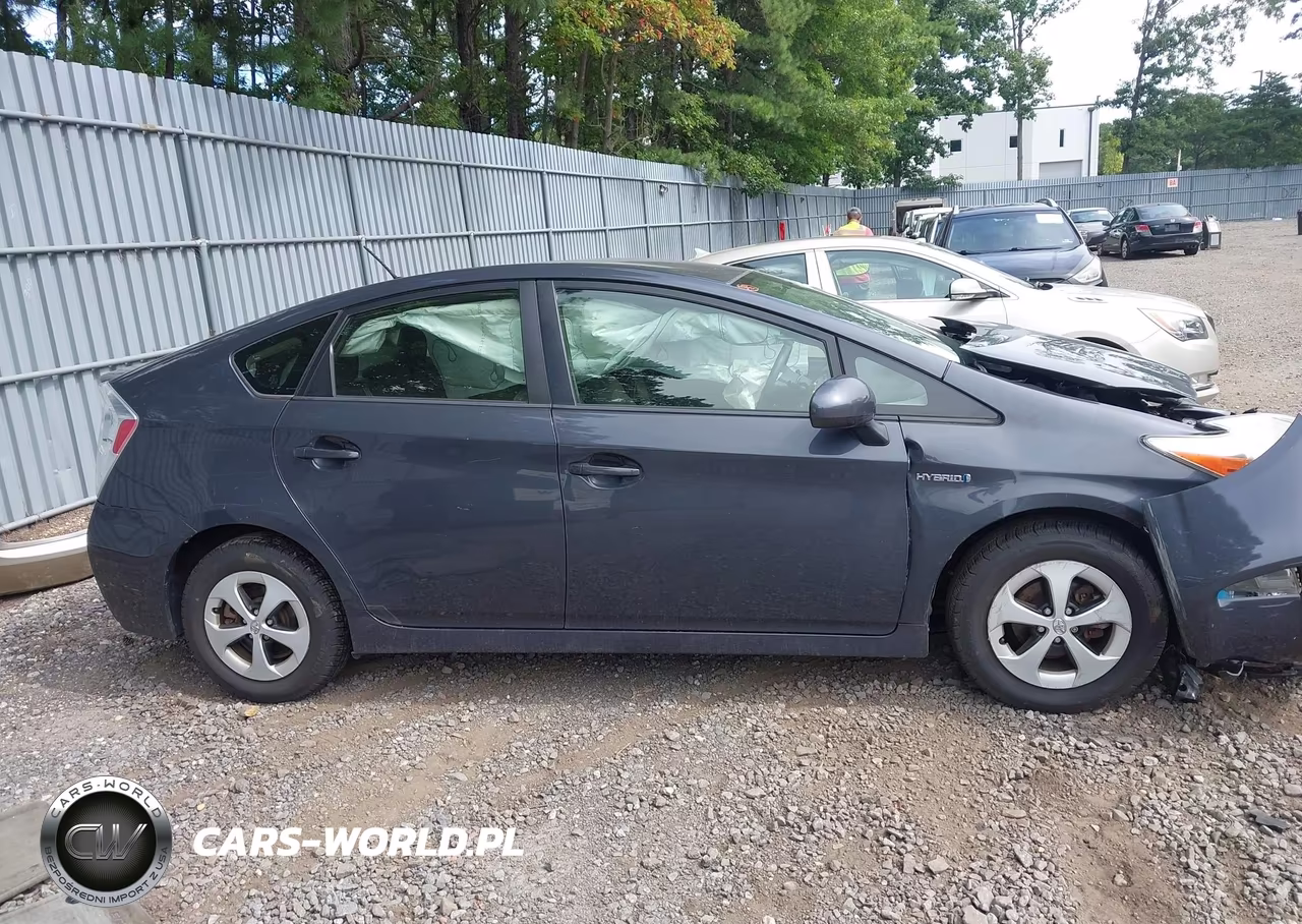 2015 Toyota Prius Two VIN:JTDKN3DU2F0453778 - 13