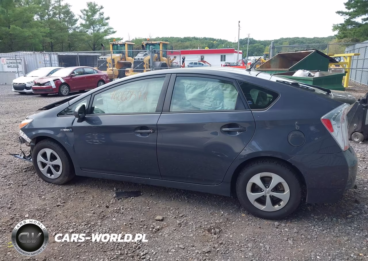 2015 Toyota Prius Two VIN:JTDKN3DU2F0453778 - 14
