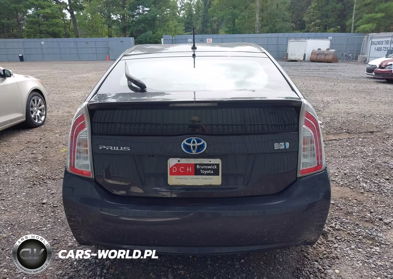 2015 Toyota Prius Two VIN:JTDKN3DU2F0453778 - 16