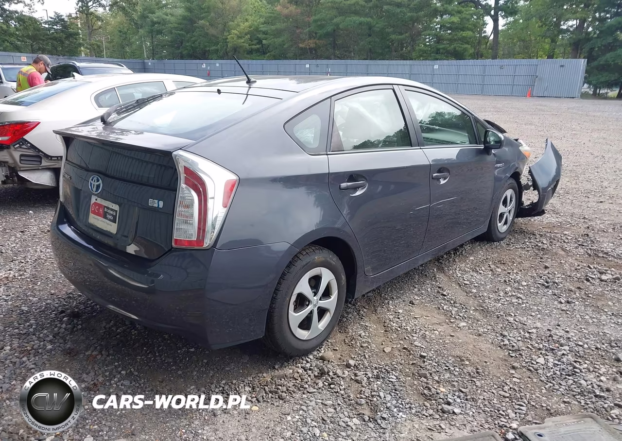 2015 Toyota Prius Two VIN:JTDKN3DU2F0453778 - 4
