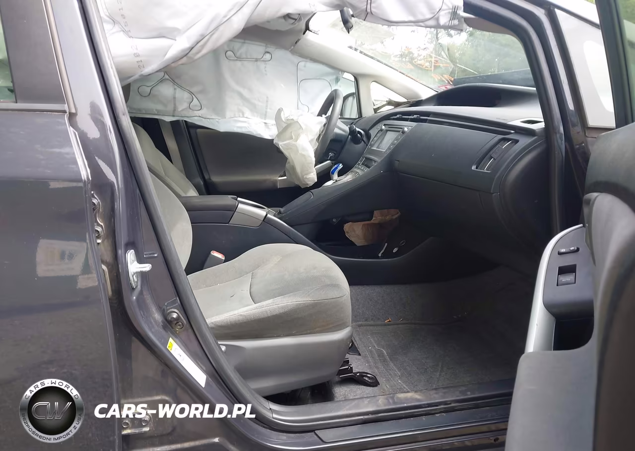 2015 Toyota Prius Two VIN:JTDKN3DU2F0453778 - 5