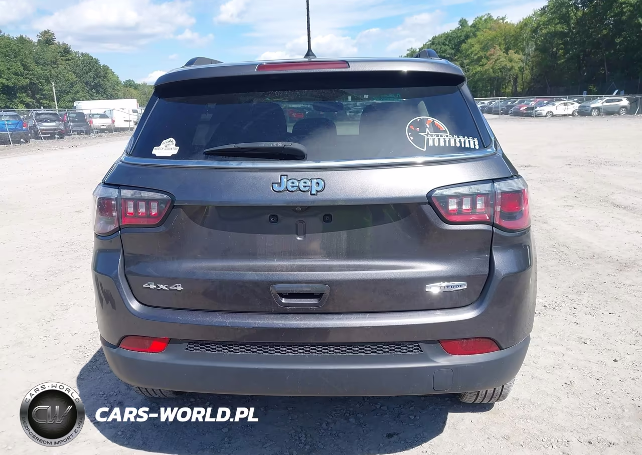 2018 Jeep Compass Latitude 4X4 VIN:3C4NJDBB6JT436509 - 16