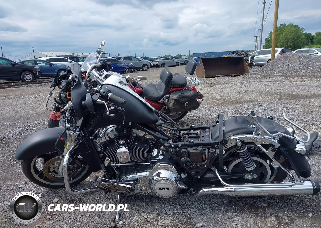 2012 Harley-Davidson Flhx Street Glide VIN:1HD1KBM11CB633739 - 13