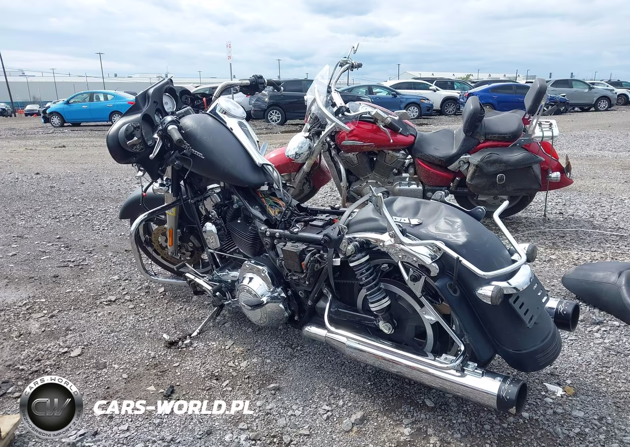 2012 Harley-Davidson Flhx Street Glide VIN:1HD1KBM11CB633739 - 3