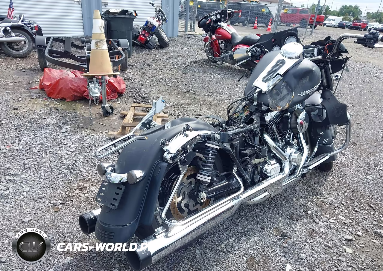 2012 Harley-Davidson Flhx Street Glide VIN:1HD1KBM11CB633739 - 4