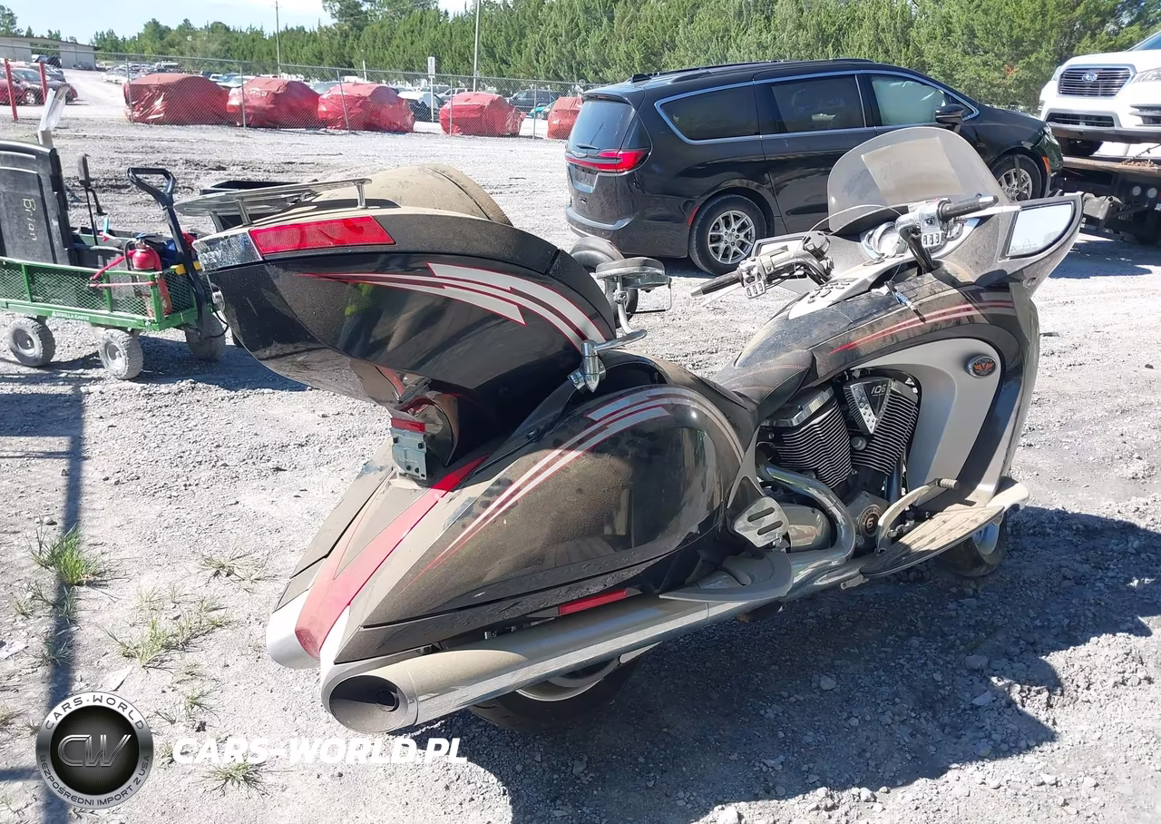 2009 Victory Motorcycles Vision Touring VIN:5VPSD36D293003679 - 4