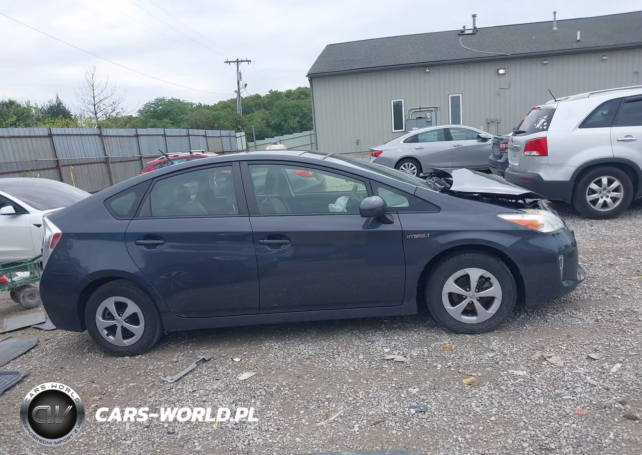 2013 Toyota Prius Three VIN:JTDKN3DU5D5594893 - 13