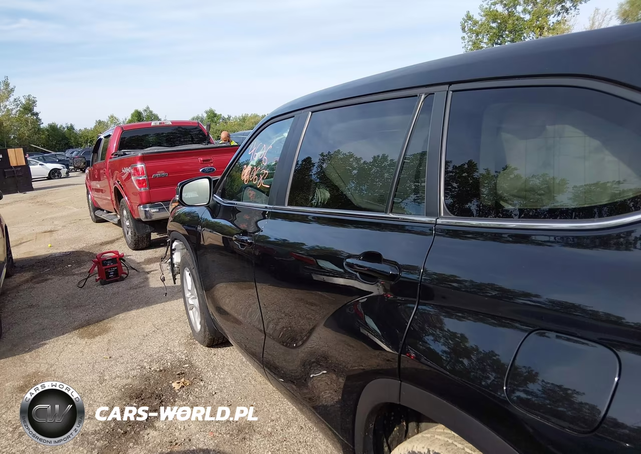 2023 Toyota Highlander Le VIN:5TDKDRAHXPS012329 - 14