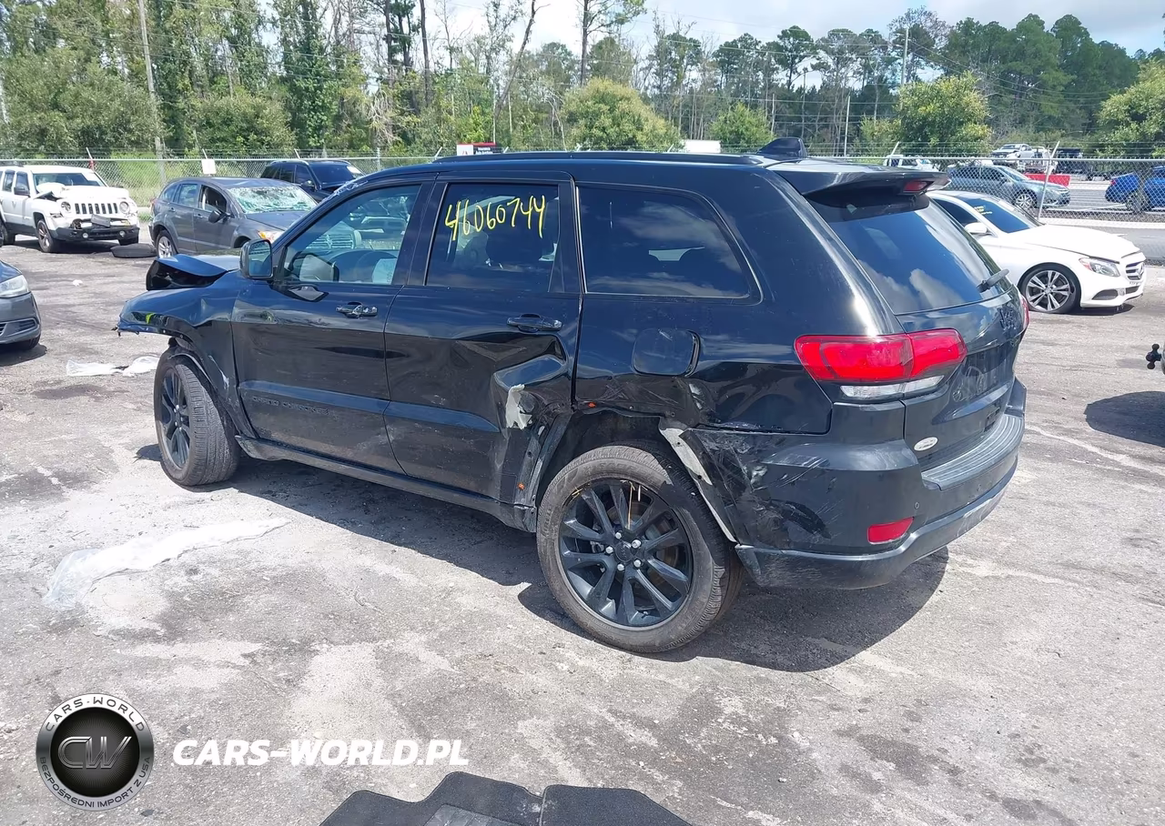 2019 Jeep Grand Cherokee Altitude 4X2 VIN:1C4RJEAG7KC572570 - 3