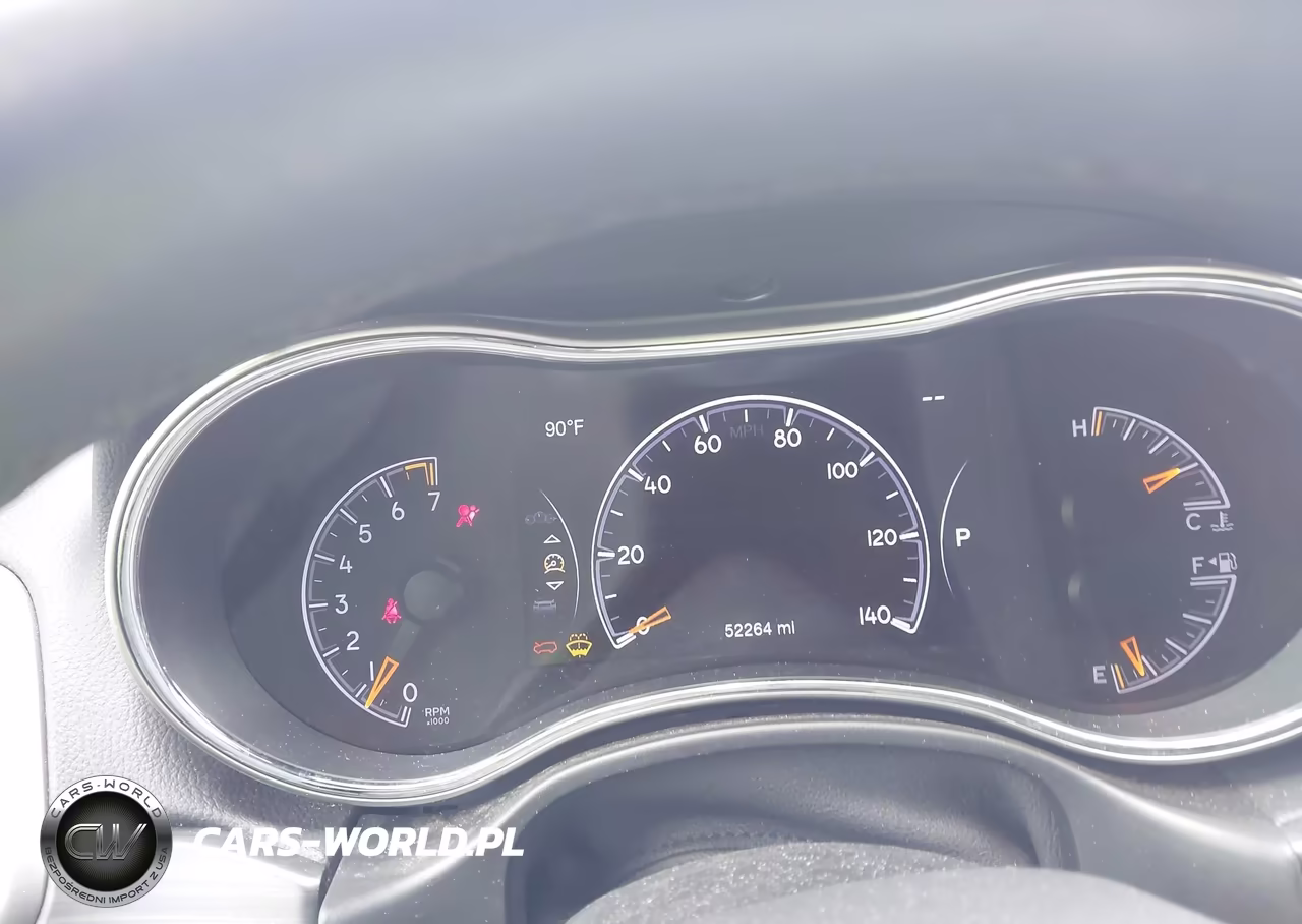 2019 Jeep Grand Cherokee Altitude 4X2 VIN:1C4RJEAG7KC572570 - 7