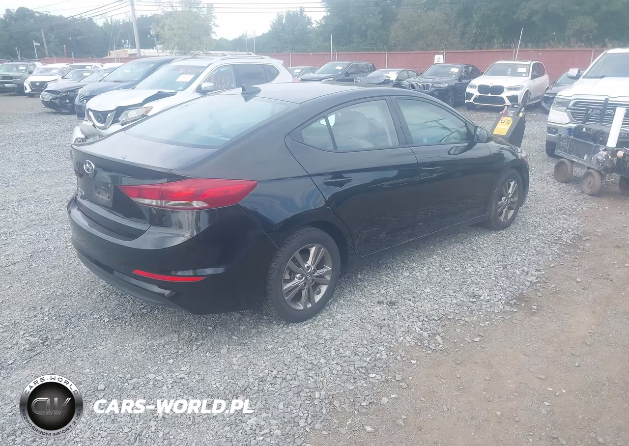 2018 Hyundai Elantra Sel VIN:5NPD84LF2JH220942 - 4