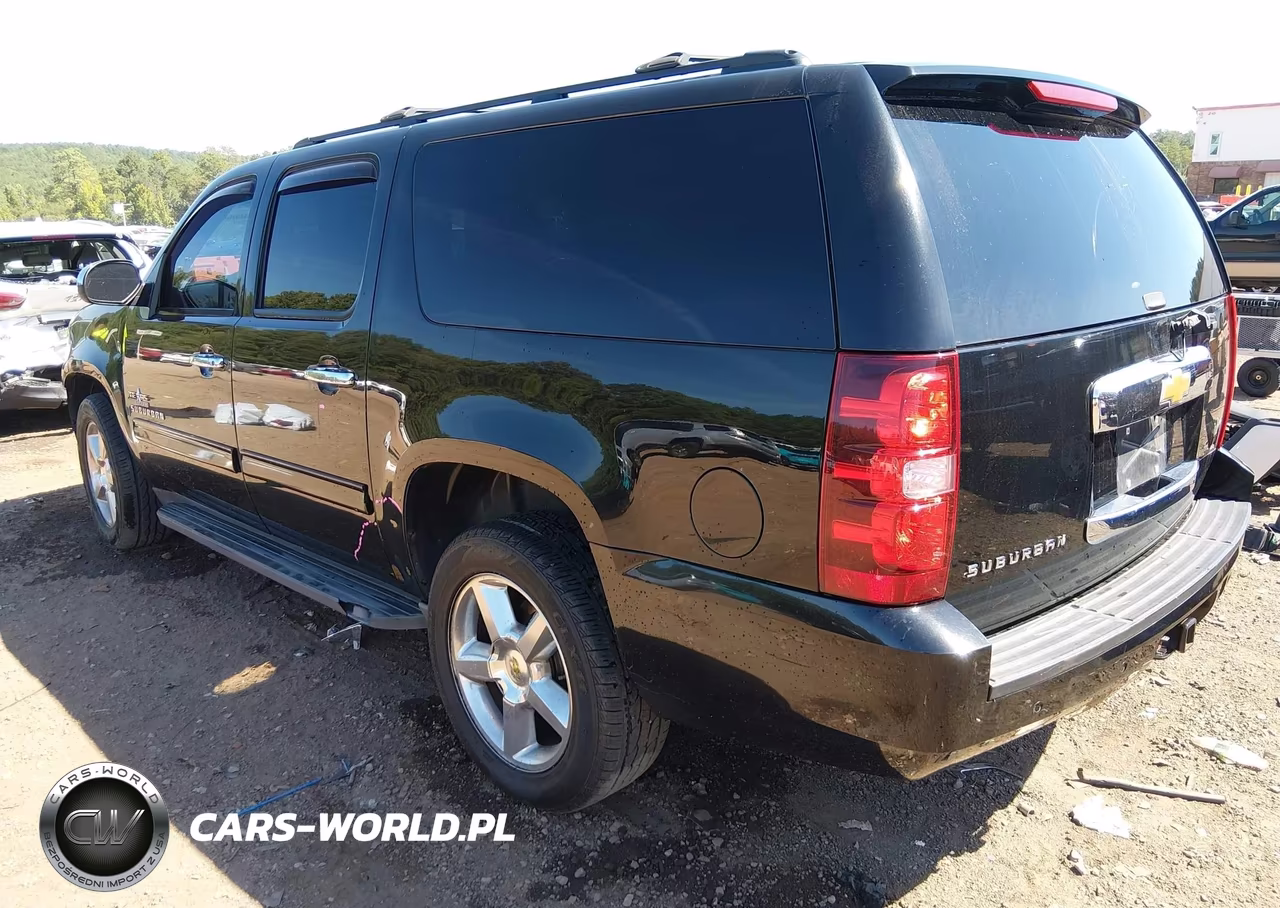 2013 Chevrolet Suburban 1500 Ls VIN:1GNSCHE02DR101105 - 3