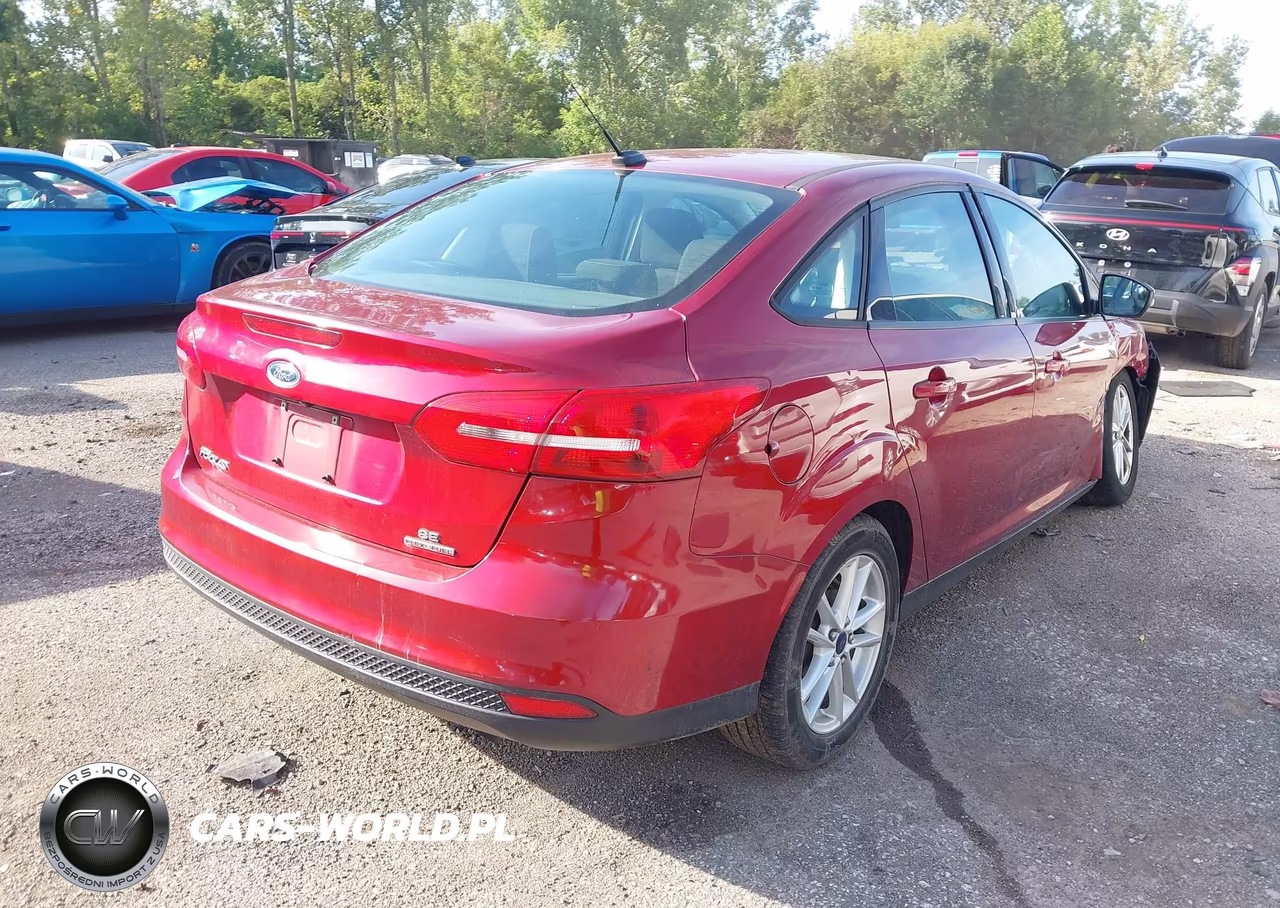 2016 Ford Focus Se VIN:1FADP3F20GL274675 - 4