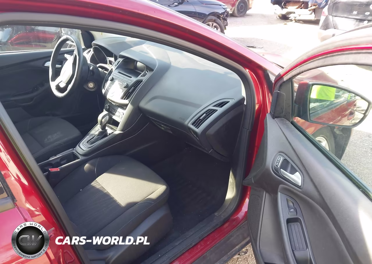 2016 Ford Focus Se VIN:1FADP3F20GL274675 - 5