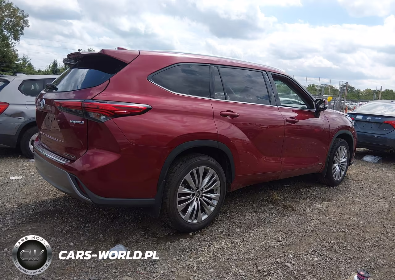 2022 Toyota Highlander Hybrid Platinum VIN:5TDEBRCH6NS085047 - 4