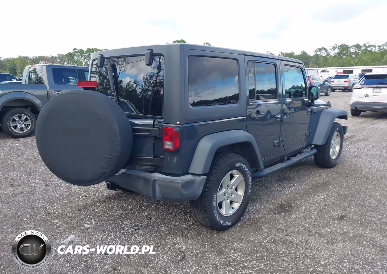 2016 Jeep Wrangler Unlimited Sport VIN:1C4BJWDG3GL258425 - 4