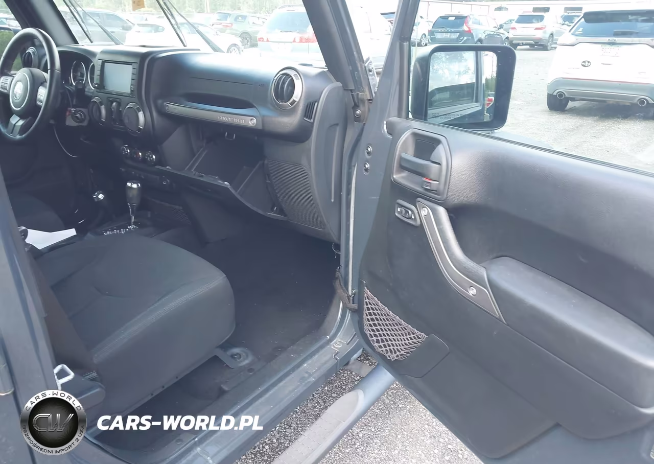 2016 Jeep Wrangler Unlimited Sport VIN:1C4BJWDG3GL258425 - 5