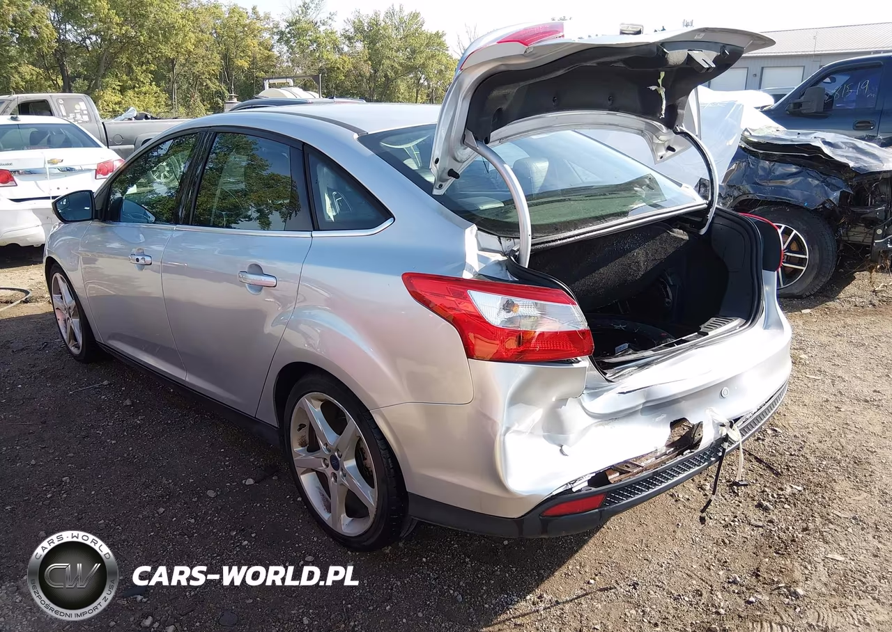 2014 Ford Focus Titanium VIN:1FADP3J26EL240616 - 3