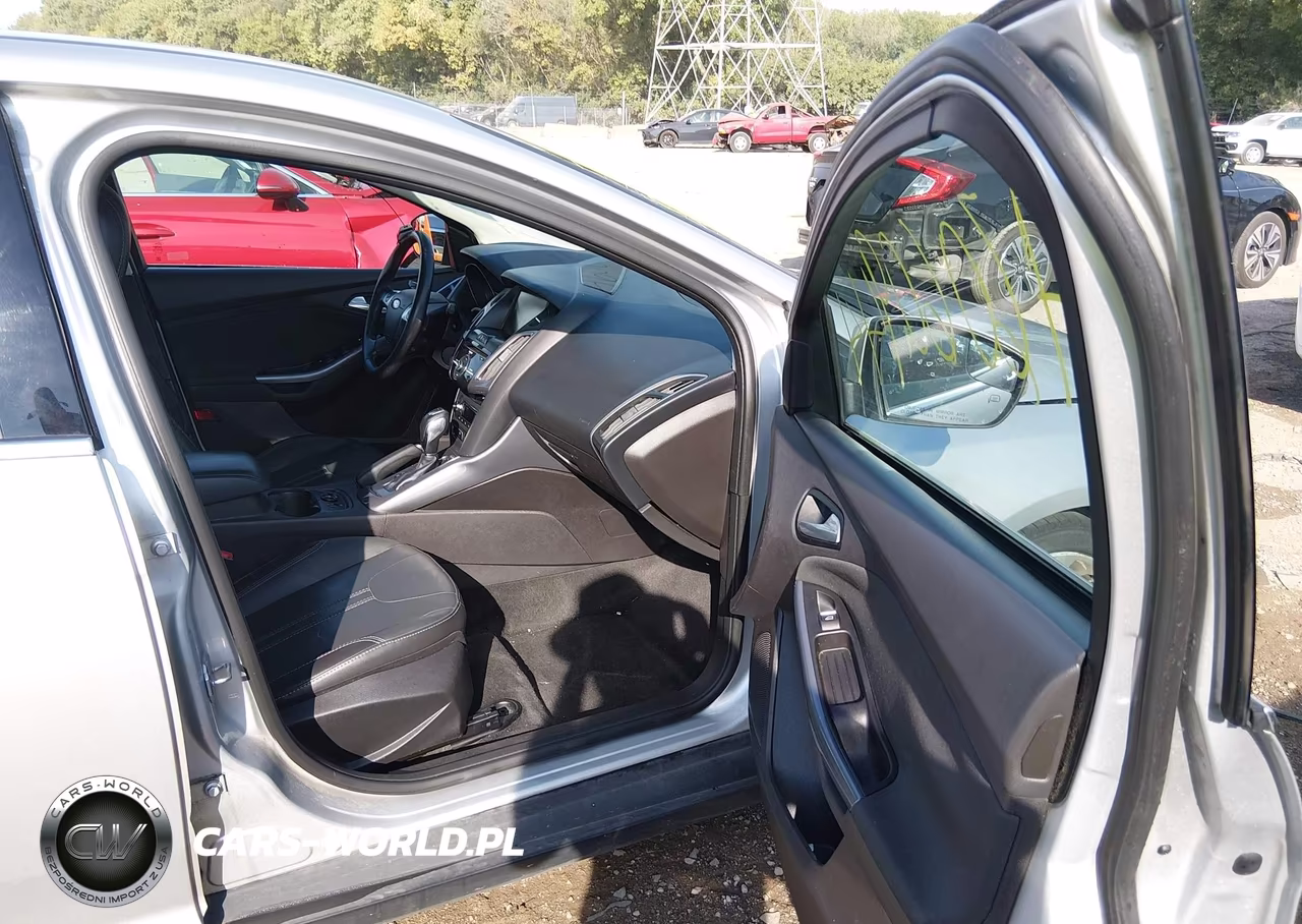 2014 Ford Focus Titanium VIN:1FADP3J26EL240616 - 5