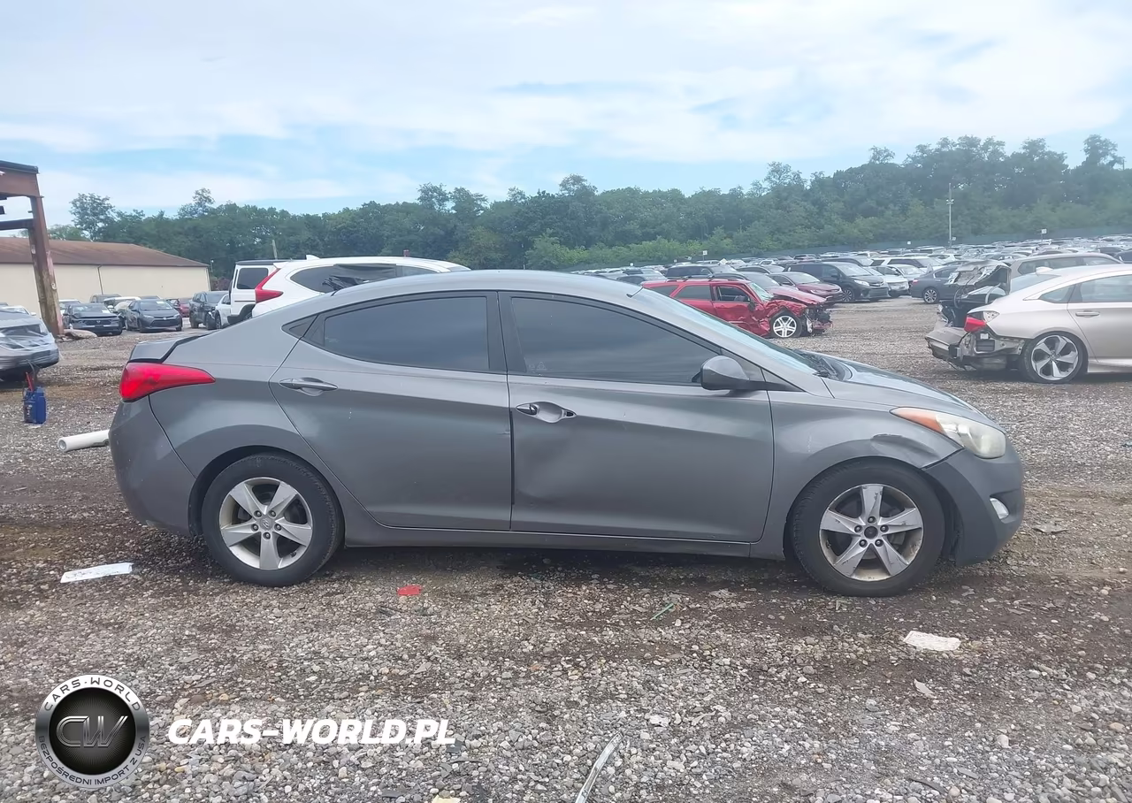 2013 Hyundai Elantra Gls VIN:5NPDH4AE3DH208314 - 13