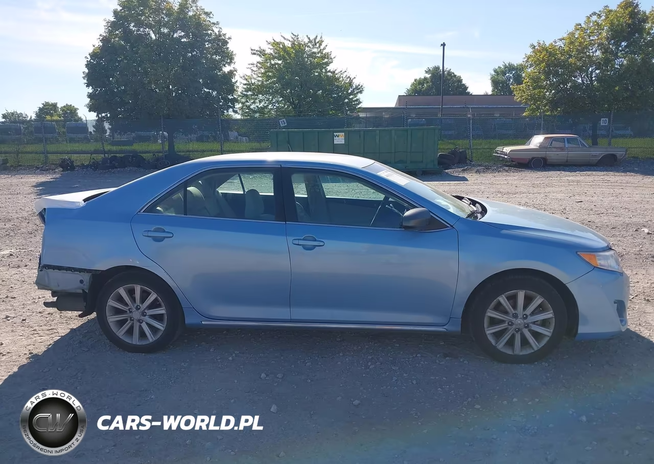 2013 Toyota Camry Hybrid Le VIN:4T1BD1FK3DU067374 - 13