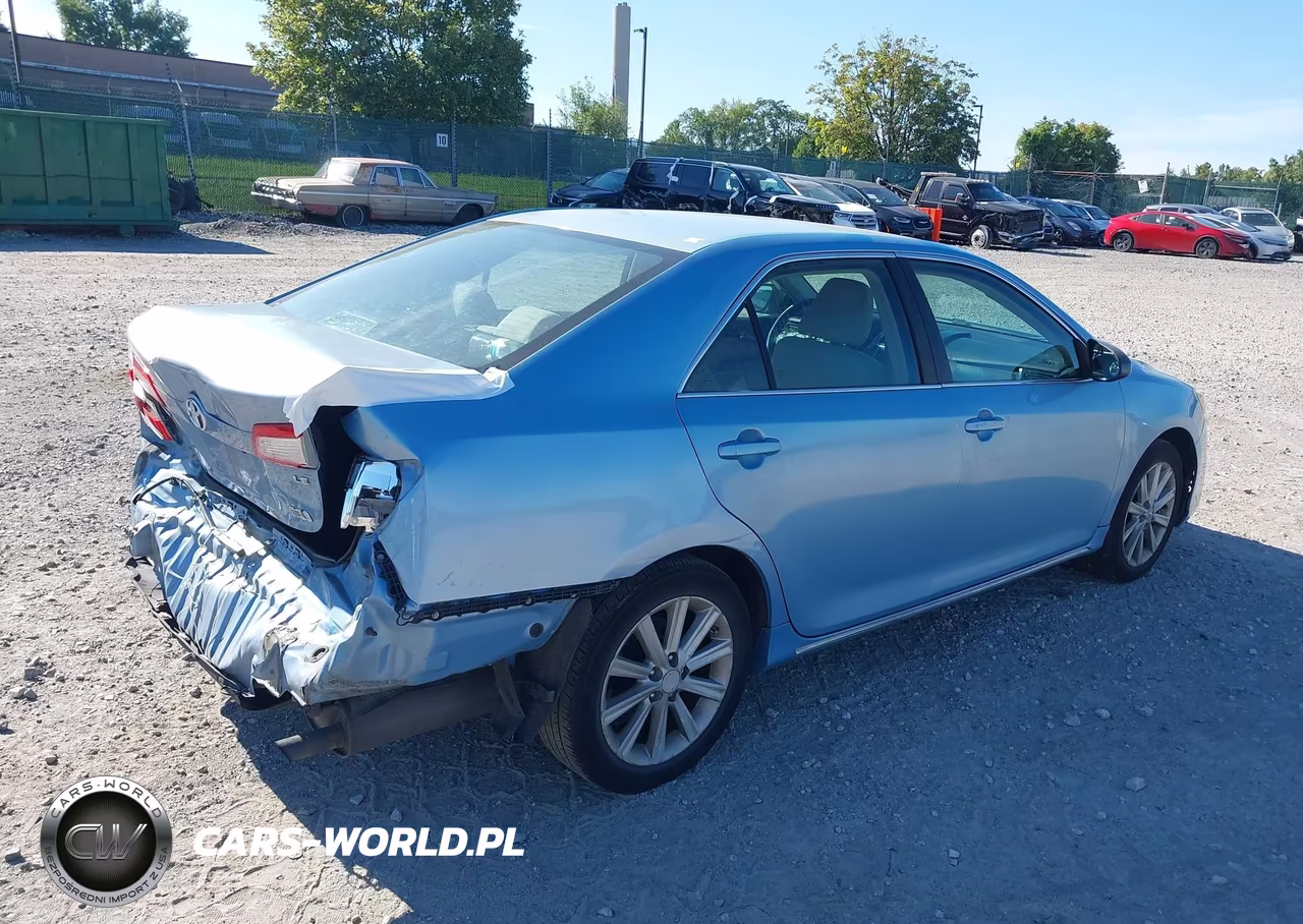 2013 Toyota Camry Hybrid Le VIN:4T1BD1FK3DU067374 - 4