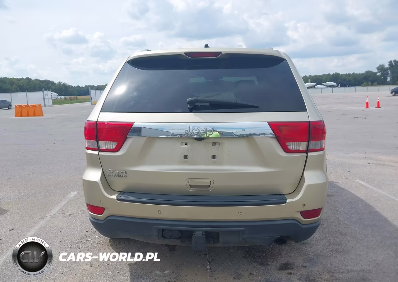 2011 Jeep Grand Cherokee Laredo VIN:1J4RR4GG7BC557863 - 17