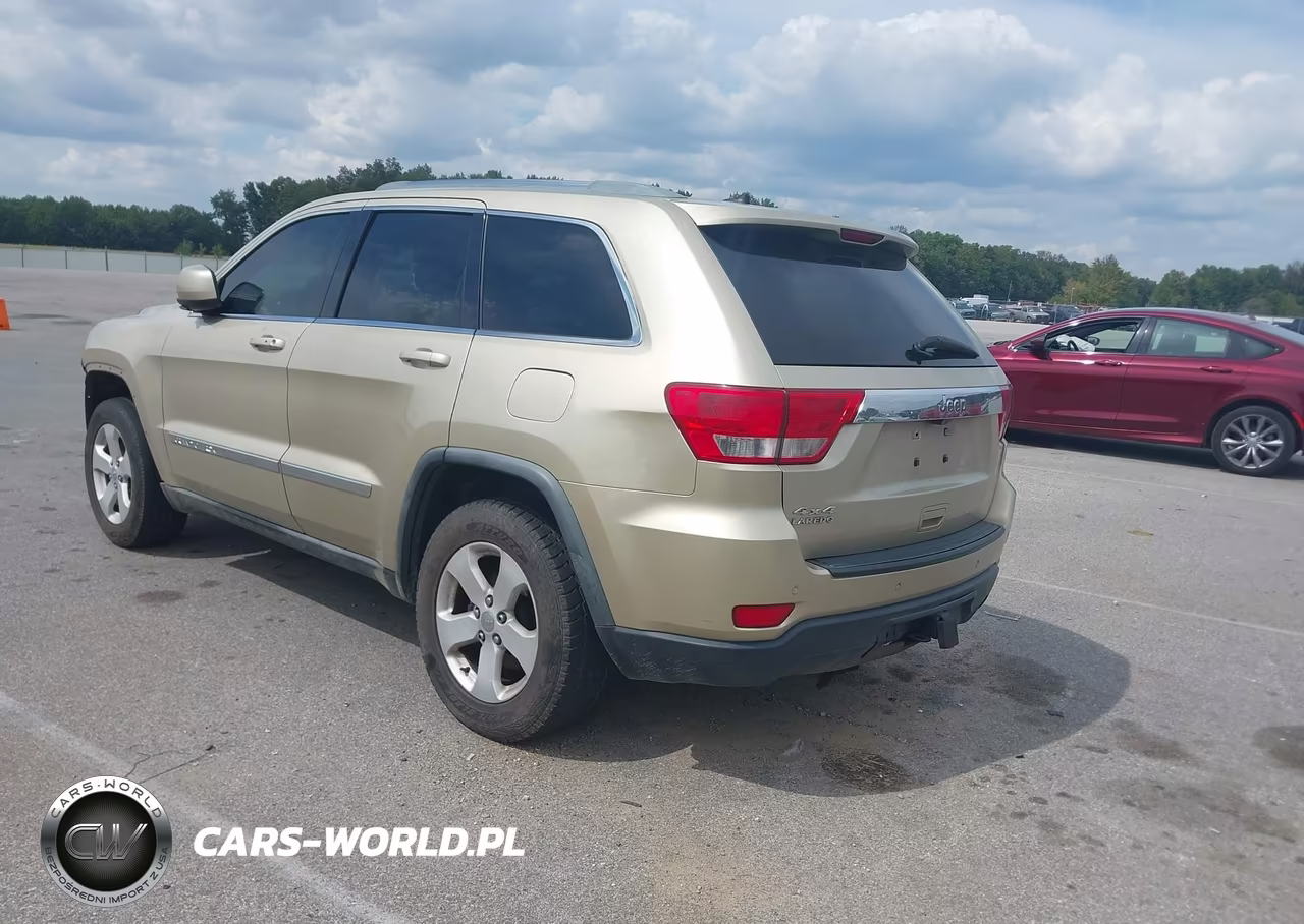 2011 Jeep Grand Cherokee Laredo VIN:1J4RR4GG7BC557863 - 3