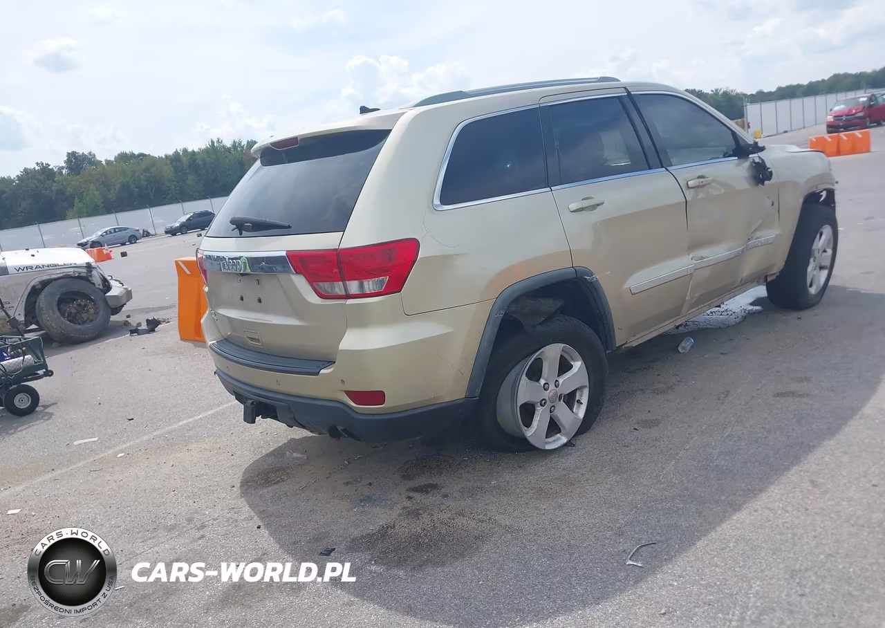 2011 Jeep Grand Cherokee Laredo VIN:1J4RR4GG7BC557863 - 4