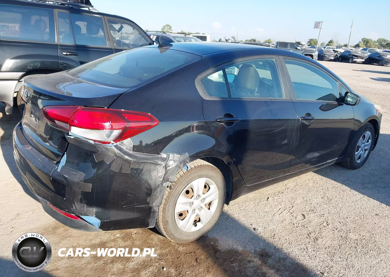 2018 Kia Forte Lx VIN:3KPFK4A78JE192879 - 4