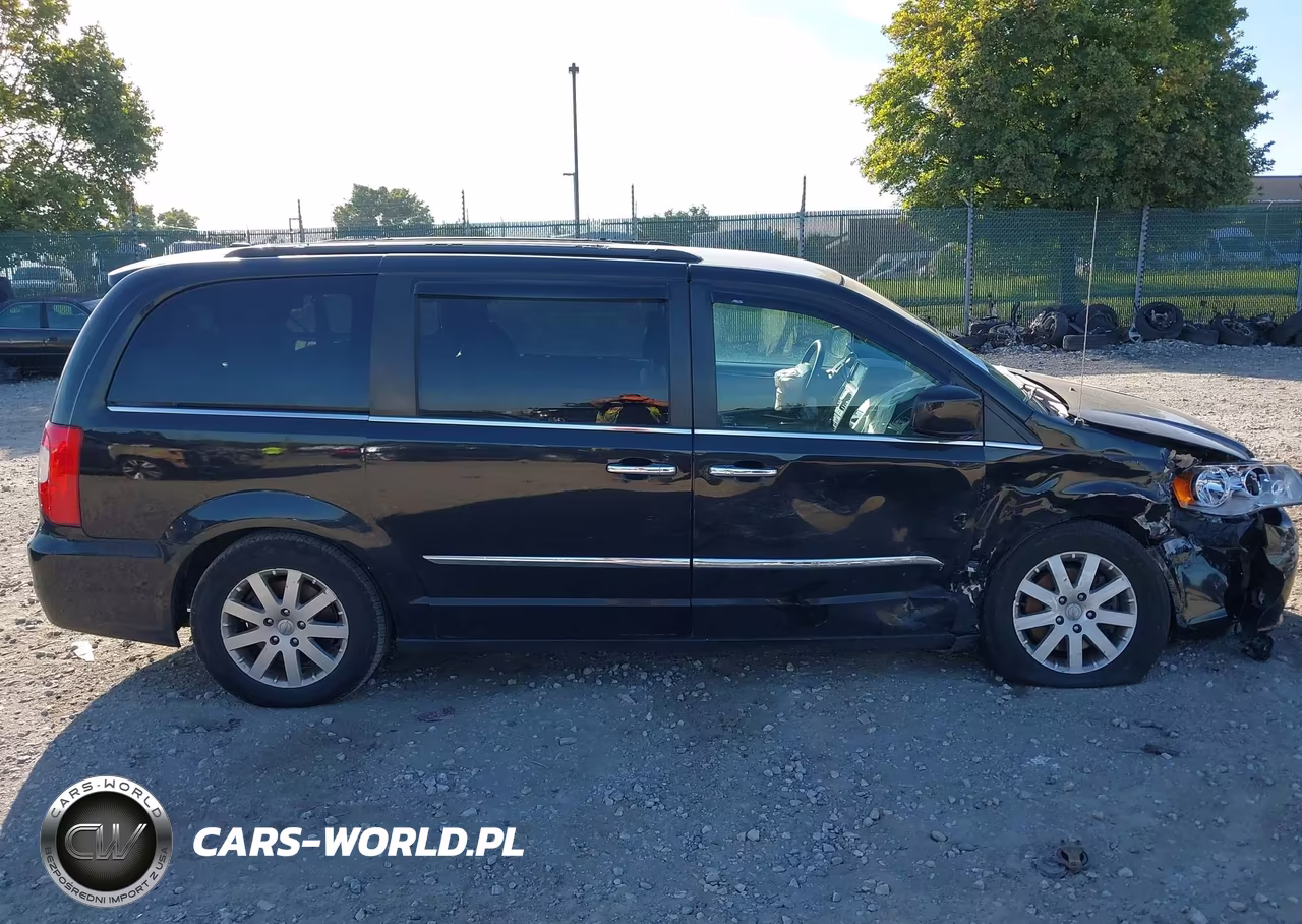 2015 Chrysler Town & Country Touring VIN:2C4RC1BG6FR619439 - 13