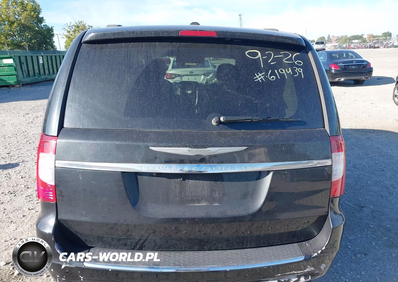 2015 Chrysler Town & Country Touring VIN:2C4RC1BG6FR619439 - 16