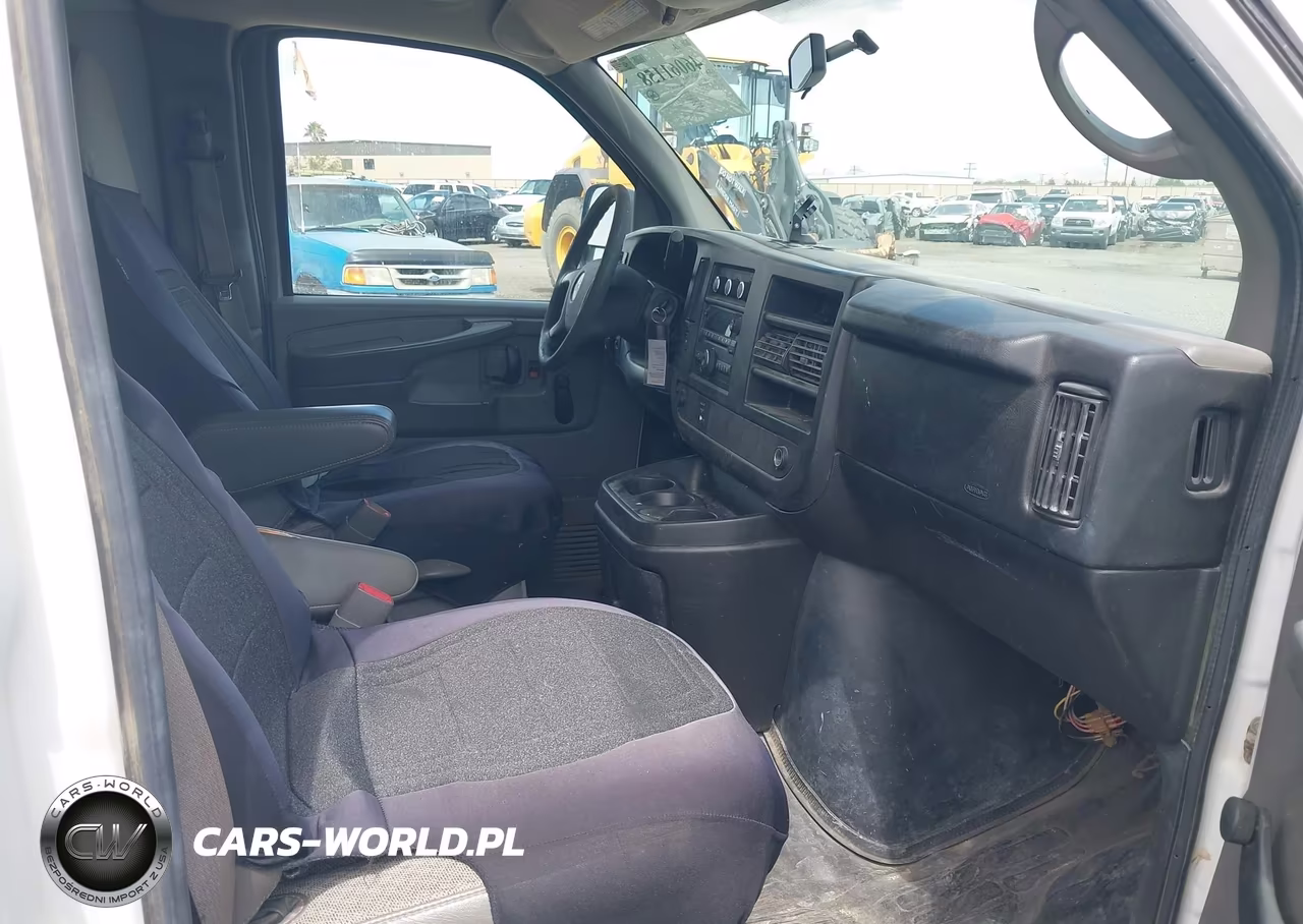 2010 Chevrolet Express 3500 Work Van VIN:1GC2GUBA6A1147307 - 5
